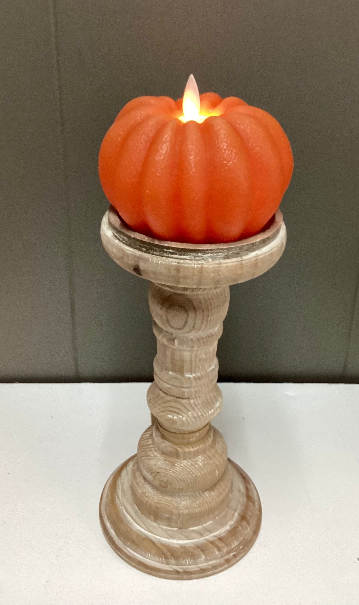 Pumpkin moving flame candle